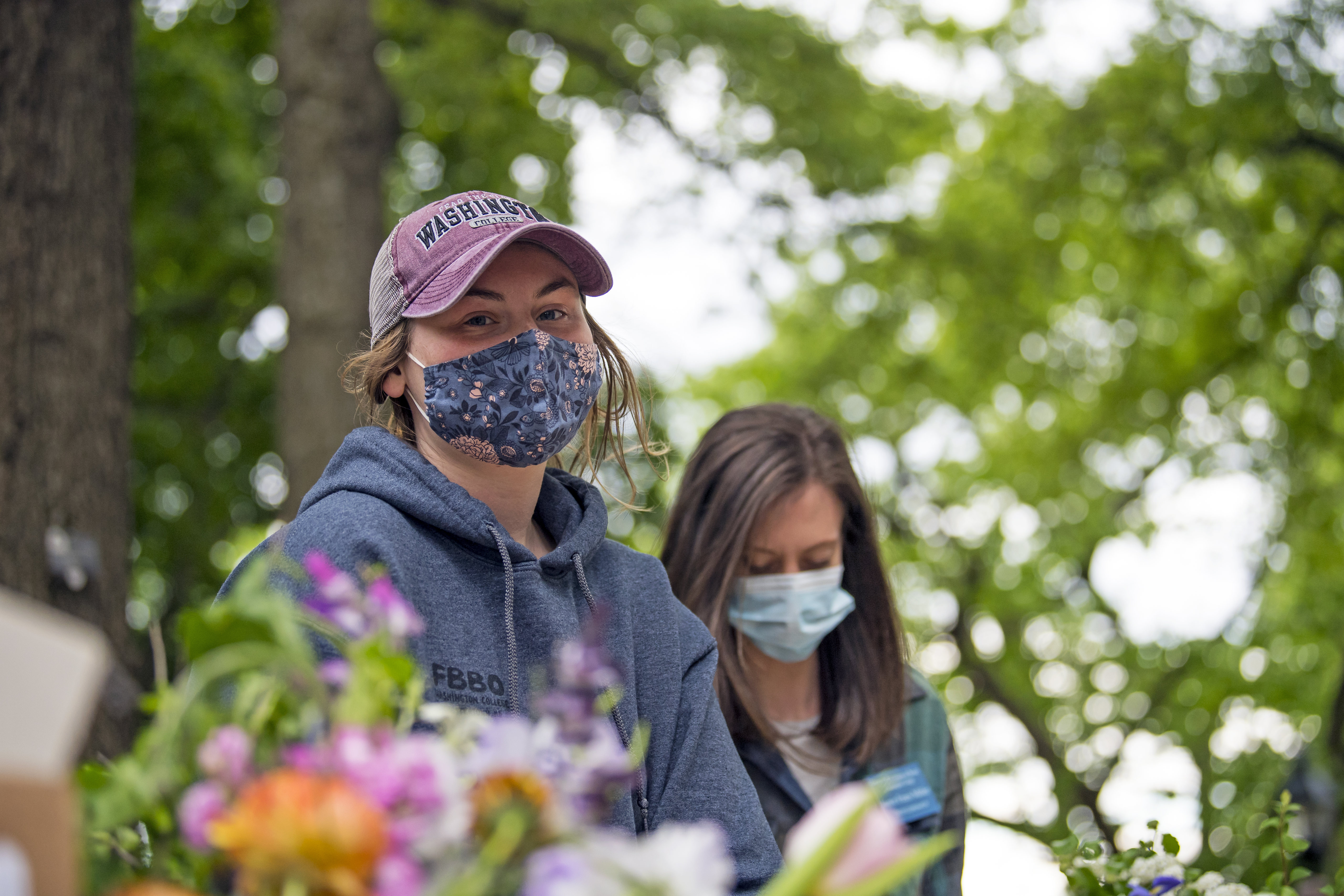 #girls with flowers
