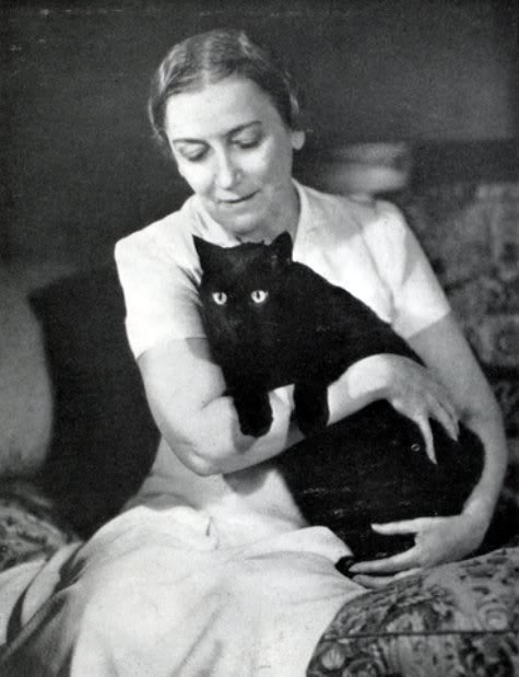 Photo of Sophie Kerr with her cat Thomas Hardy