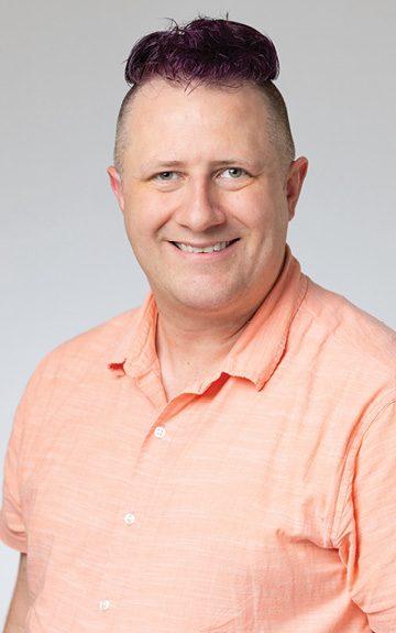 Portrait photo of Derek Thuecks