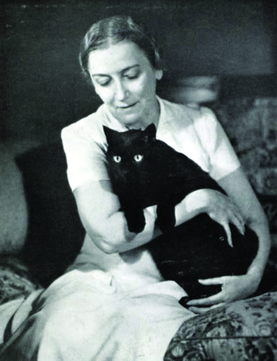 sophie kerr with her cat