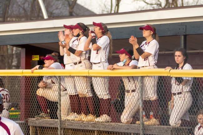 softball team cheering