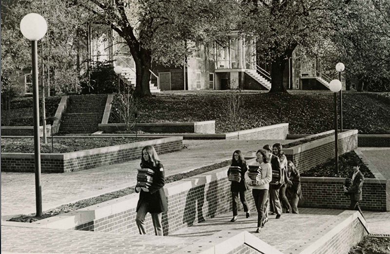 Students carrying books from Bunting to Miller Library 