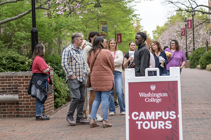 A student gives a campus tour to families