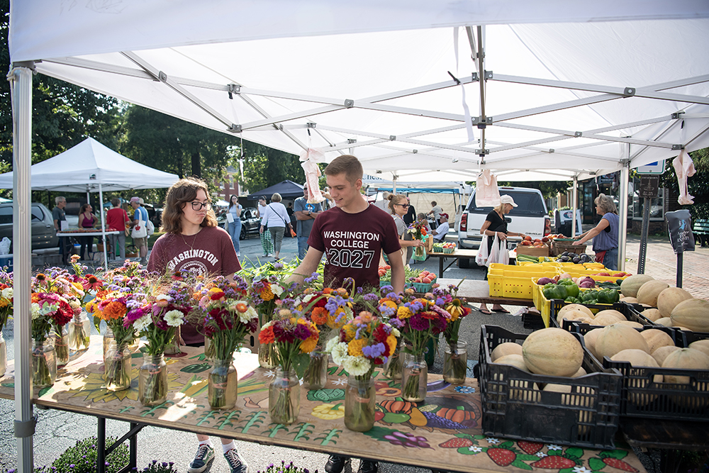 students at the chestertown farmers market
