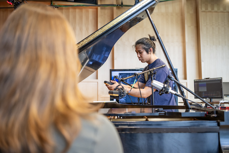 Washington College's open studio benefits local musicians