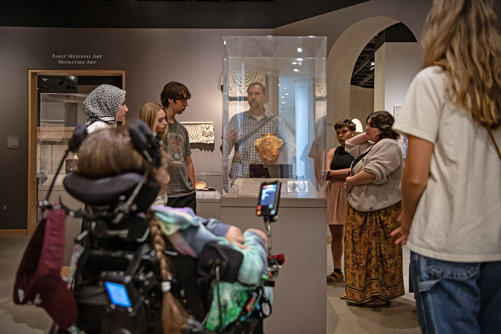 students in a museum